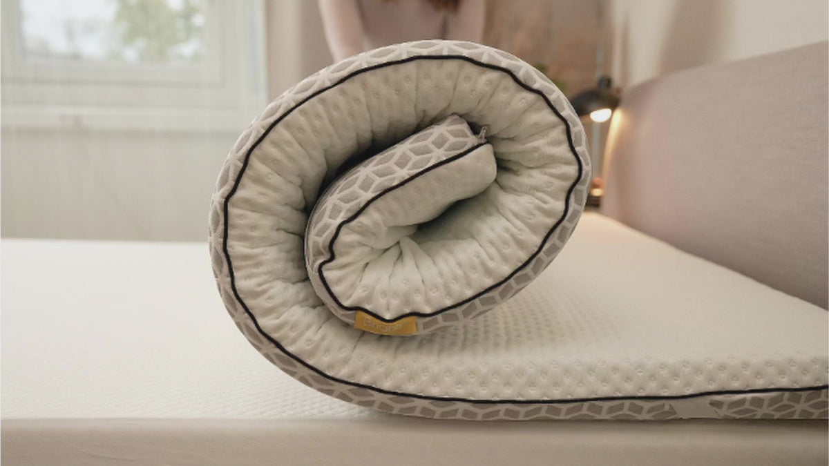 Load video: Brightr Titan Firm Extra Firm Mattress Topper 8cm