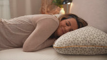 Load and play video in Gallery viewer, Brightr Best Memory Foam Pillow For Neck Pains

