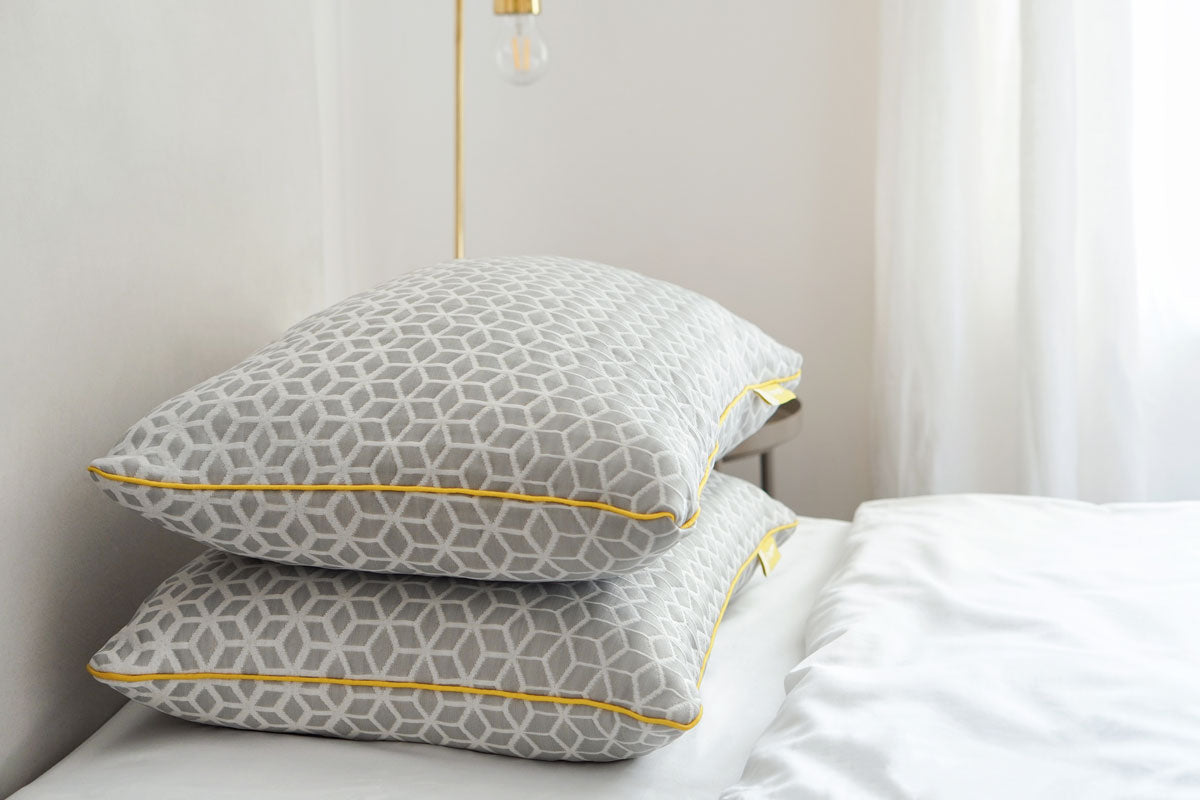 Brightr Luna pillow & Silk Pillowcase bundle